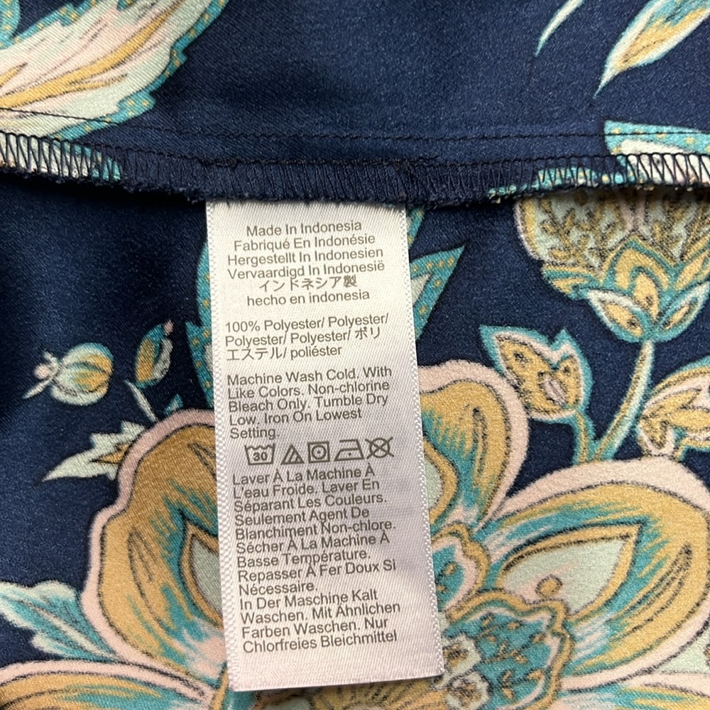 ๐ 6 for $35 โข J. Crew Factory Navy Multicolor Floral Sleeveless Ruffled Blouse - Picture 16 of 16
